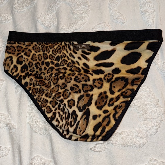 No apparel men’s animal print cheetah leopard asymmetrical buckle speedo - Picture 9 of 10